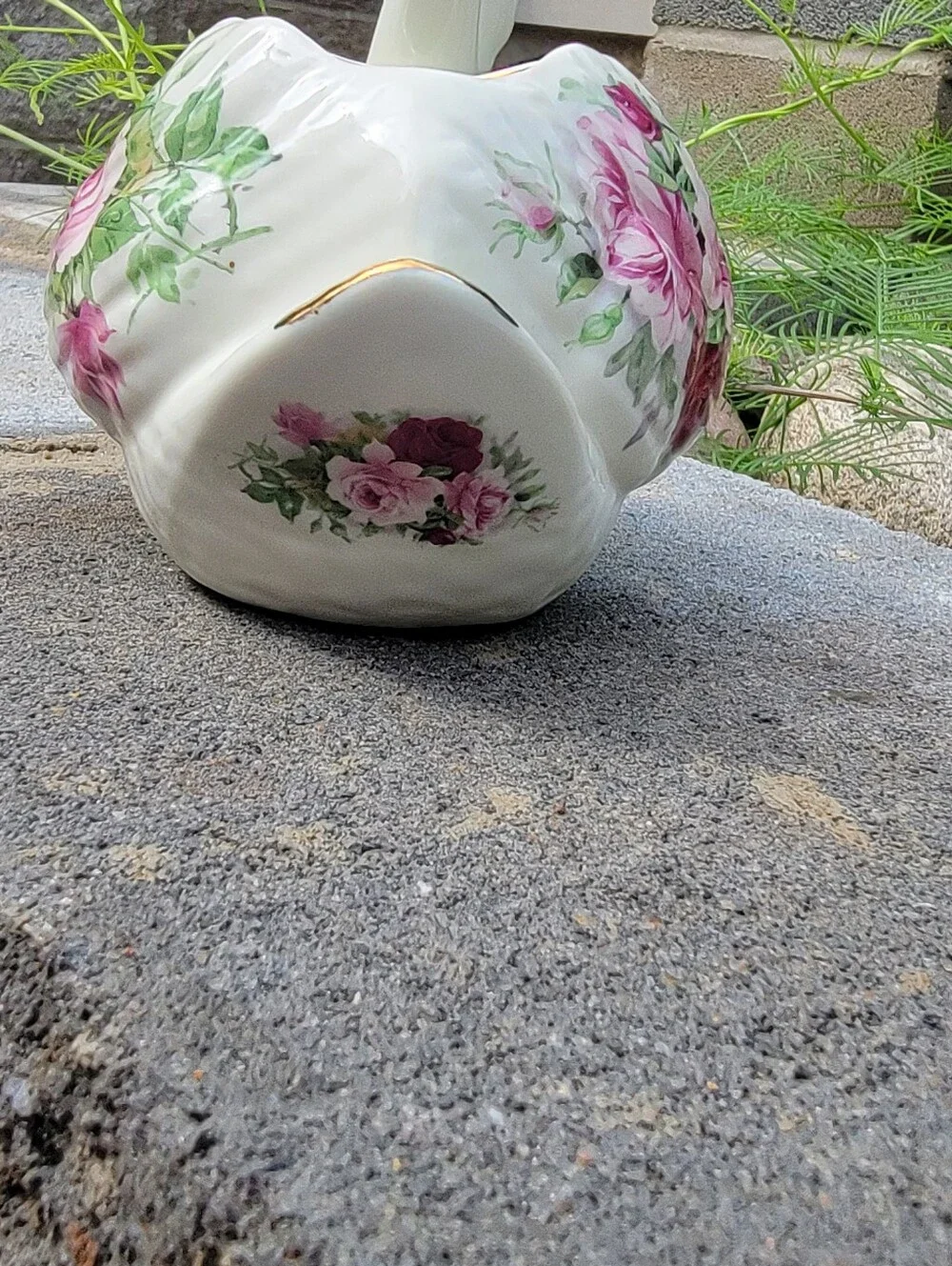 Vintage Formalities By Baum Bros. Porcelain Swan Figurine Planter Pink/Red Roses